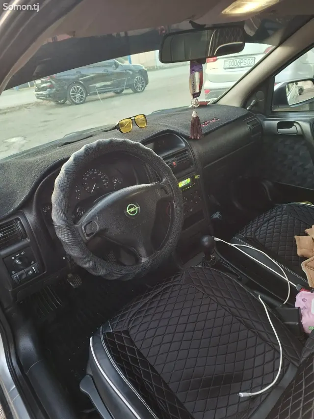 Opel Astra G 1998 · 1.6 MT