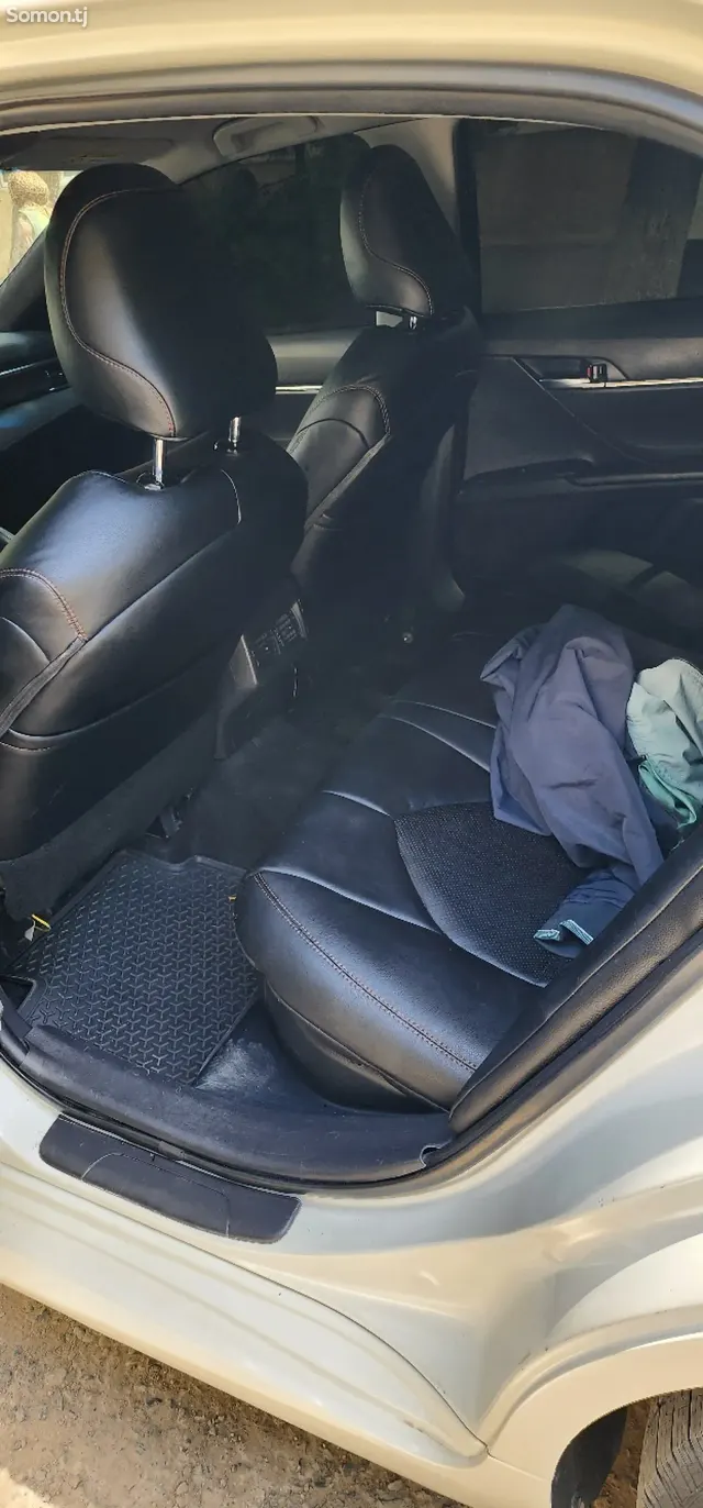Toyota Camry 2018 · 2.5 AT