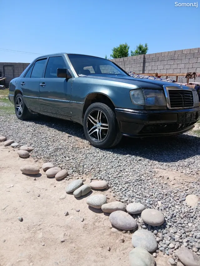 Mercedes-Benz W124 1990 · 2.2 MT
