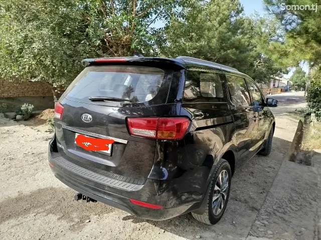 Kia Carnival 2015 · 2.0 AT