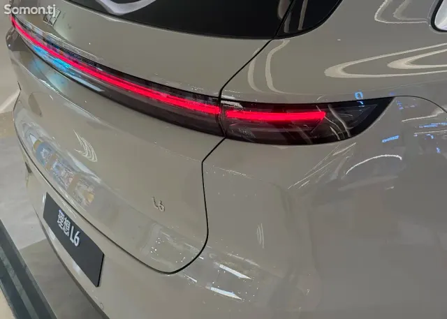 Li Auto (Lixiang) L6 2026 · AT