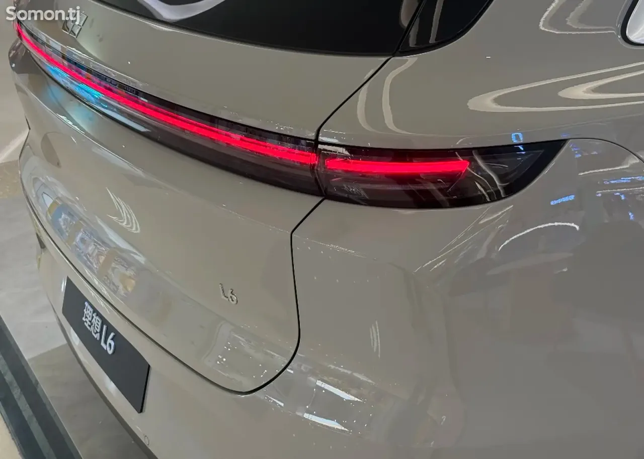 Li Auto (Lixiang) L6 2026 · AT
