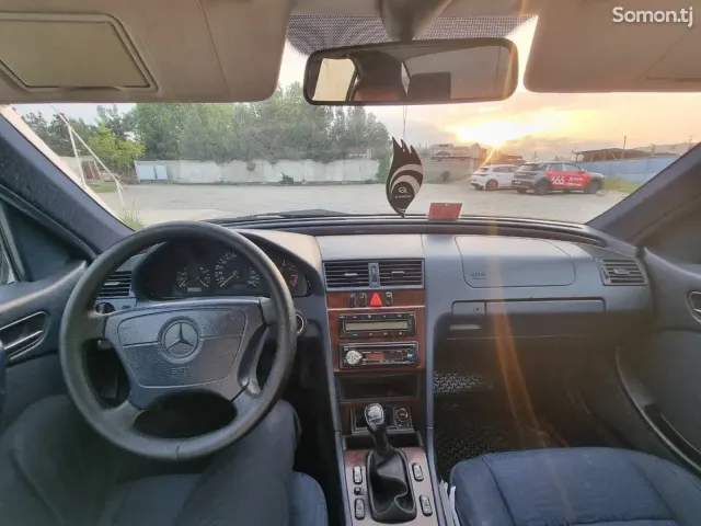 Mercedes-Benz C class 1998 · 2.4 MT
