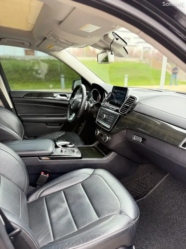 Mercedes-Benz GLS 2016 · 3.5 AT