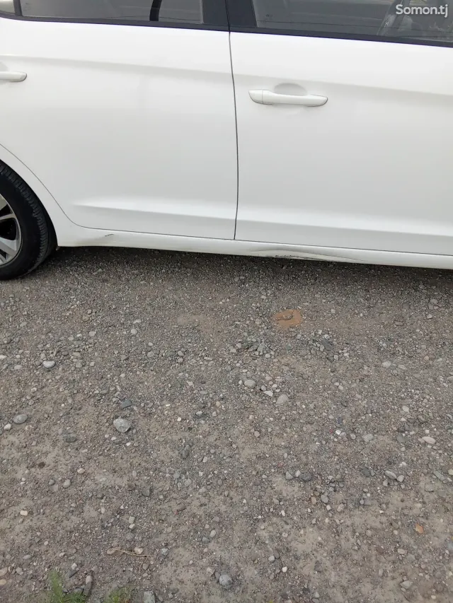 Hyundai Elantra 2018 · 1.6 AT