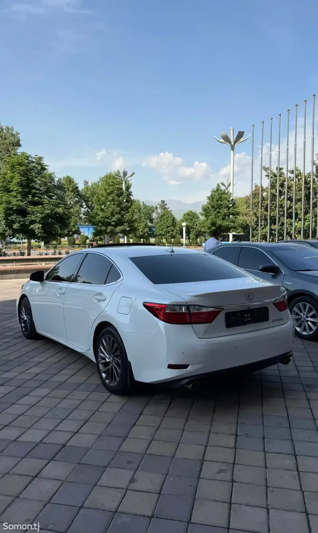 Lexus ES series 2015 · 3.5 AT
