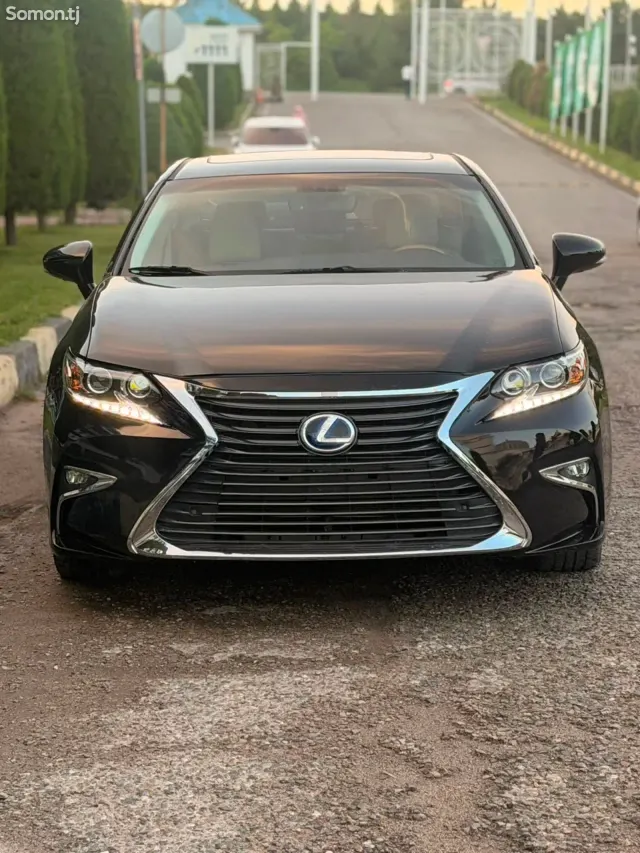 Lexus ES series 2016 · 2.5 AT