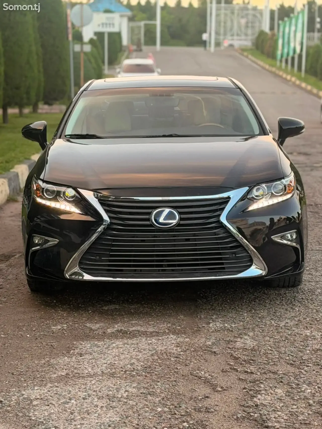 Lexus ES series 2016 · 2.5 AT