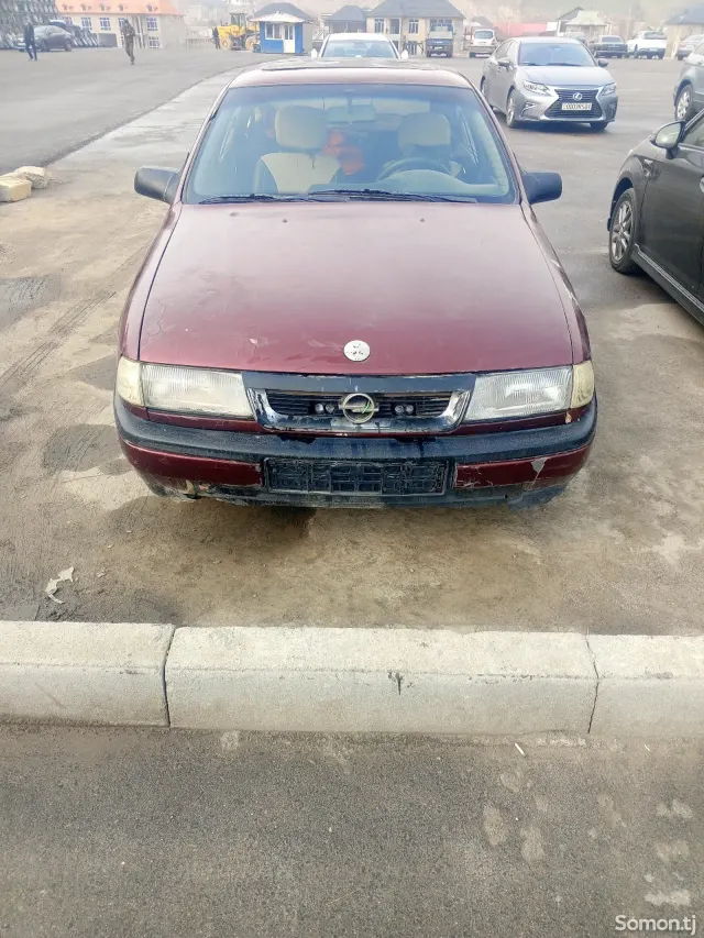 Opel Vectra A 1992 · 1.8 MT