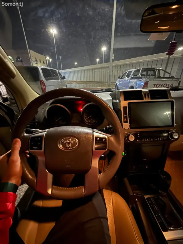 Toyota Land Cruiser Prado 2014 · 4.0 AT