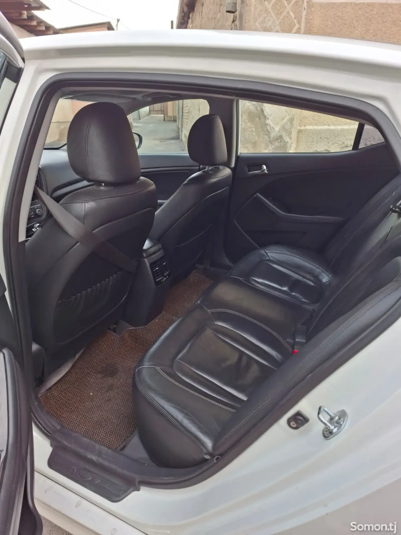 Kia K5 2011 · 2.0 AT