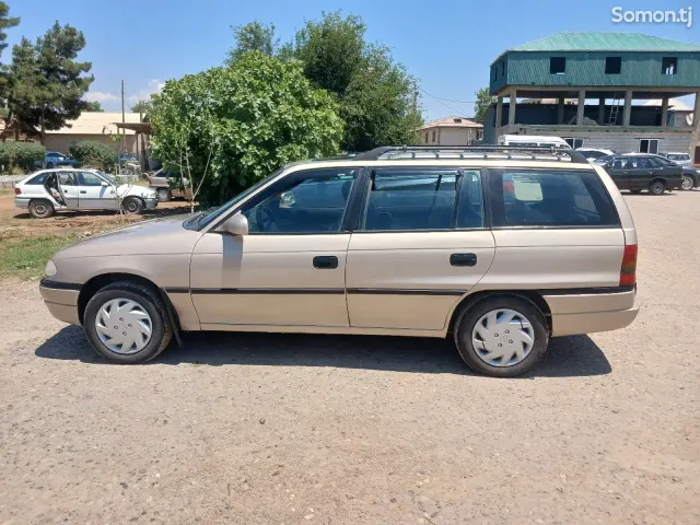 Opel Astra F 1996 · 1.6 MT