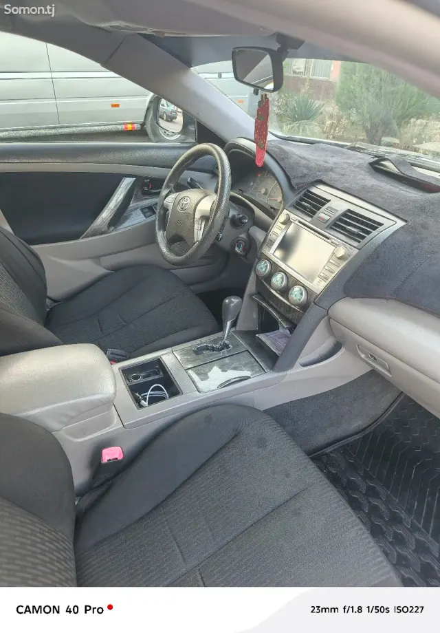 Toyota Camry 2011 · 2.4 AT