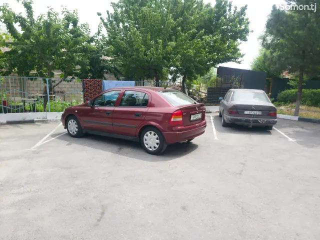 Opel Astra G 1998 · 1.6 MT
