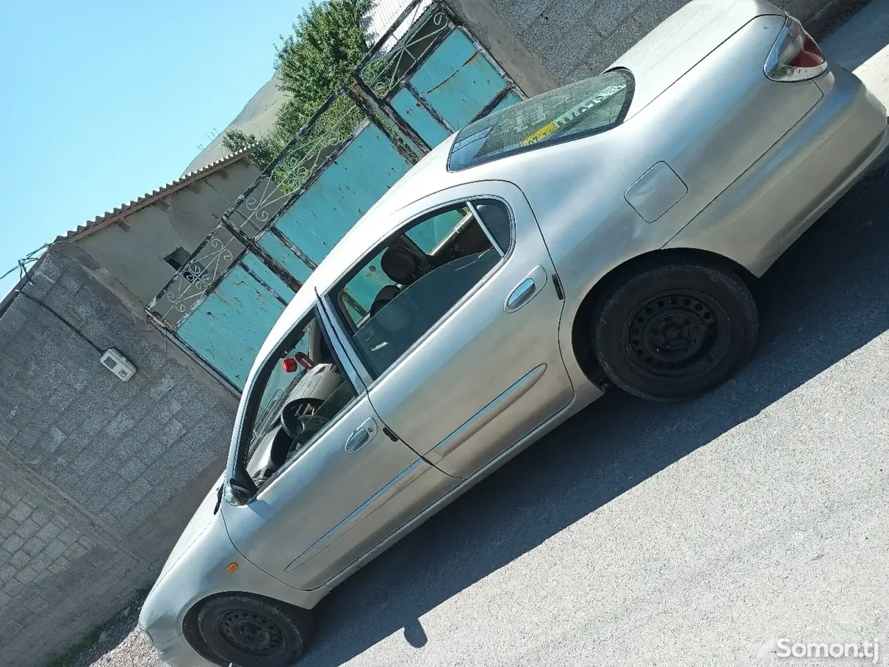 Nissan Cefiro 2001 · 2.0 AT