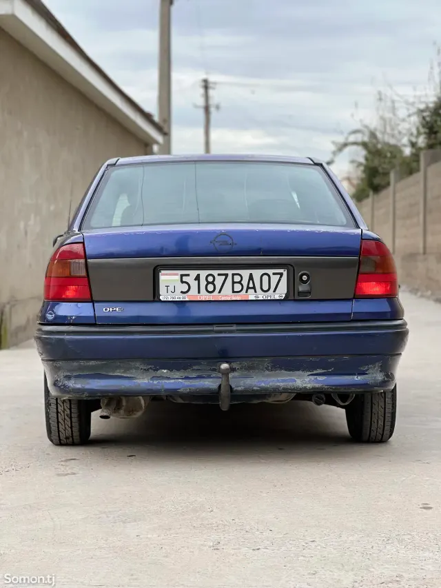 Opel Astra F 1995 · 1.6 MT