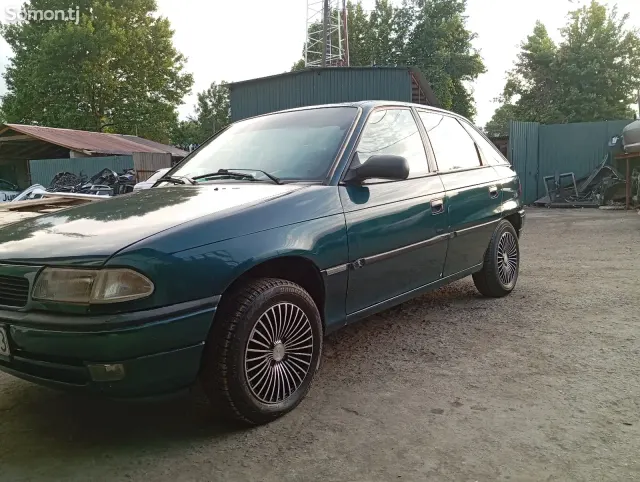 Opel Astra F 1997 · 1.6 MT