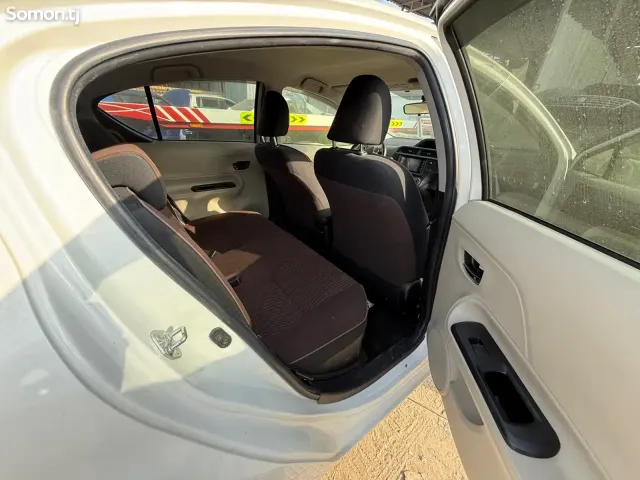 Toyota Aqua 2014 · 1.5 AT