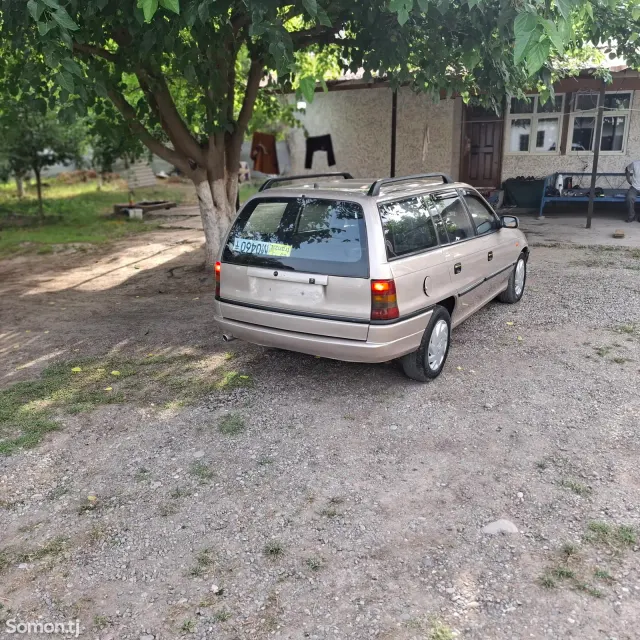Opel Astra F 1998 · 1.6 MT