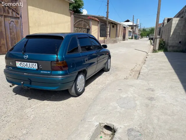 Opel Astra F 1998 · 1.6 MT