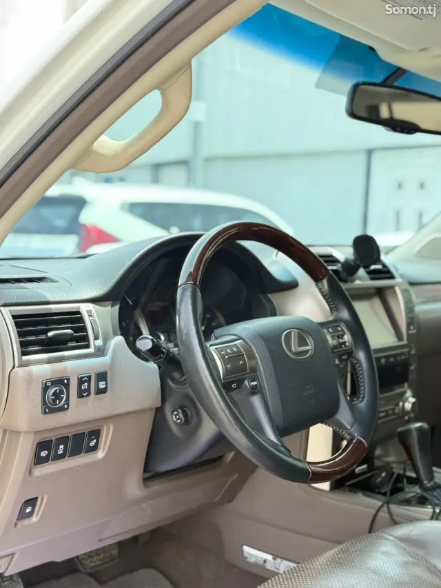 Lexus GX series 2014 · 4.6 AT