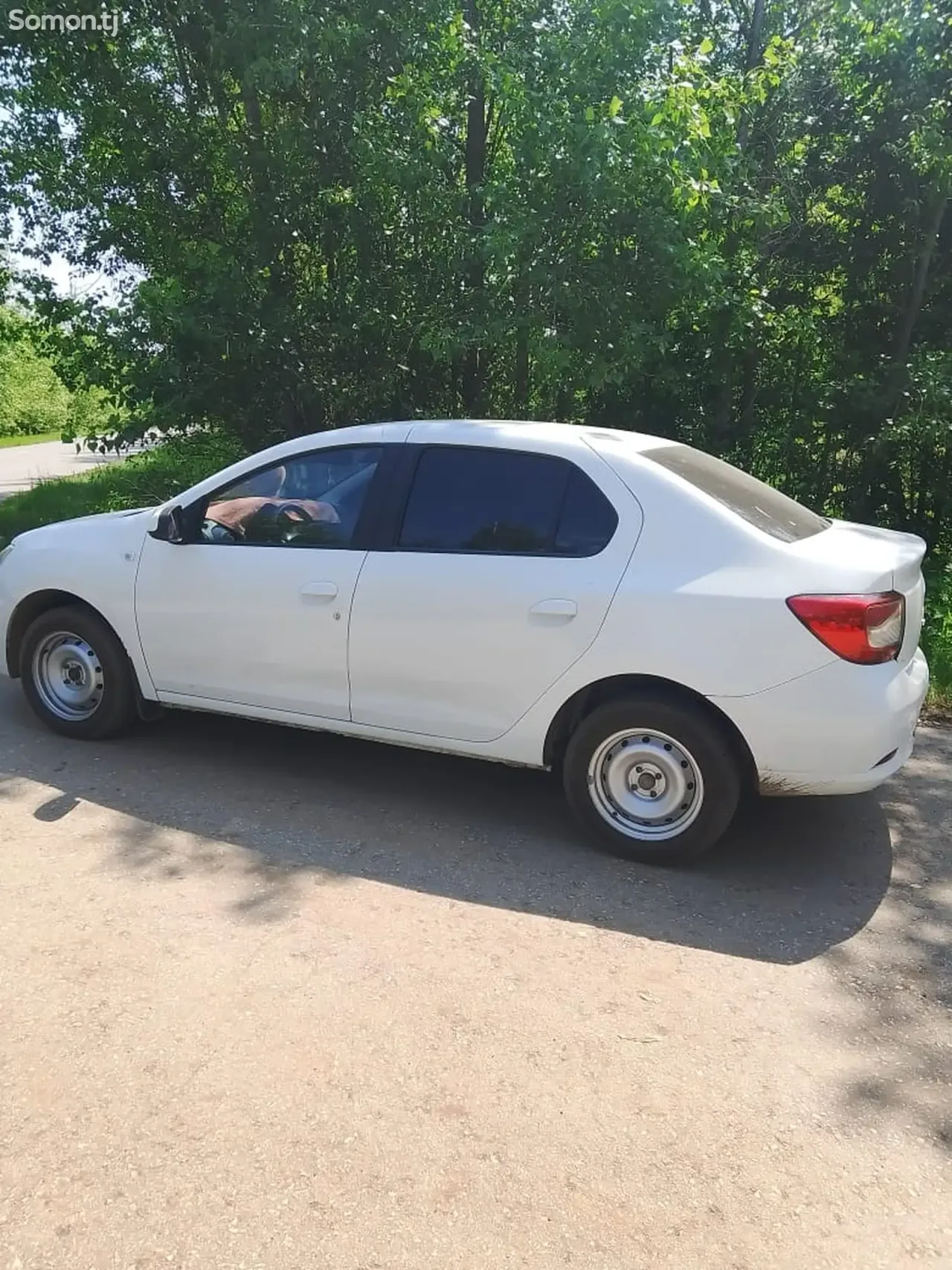 Renault Logan 2021 · 1.6 MT