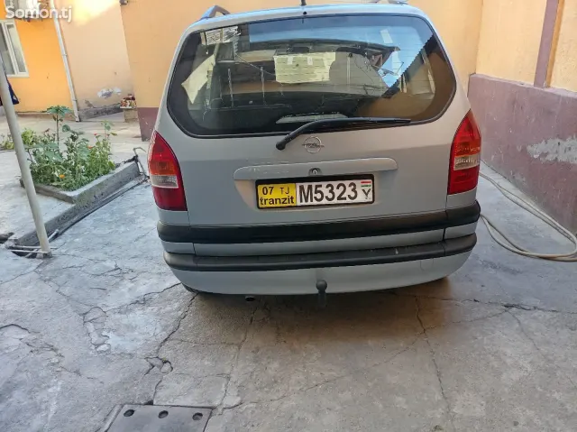 Opel Zafira 1999 · 1.8 MT