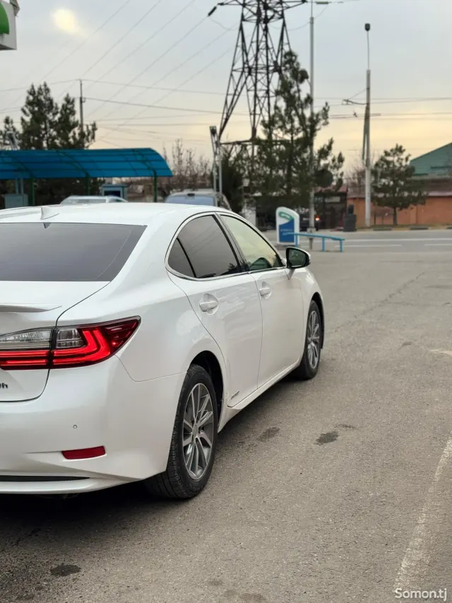 Lexus ES series 2016 · 3.0 AT