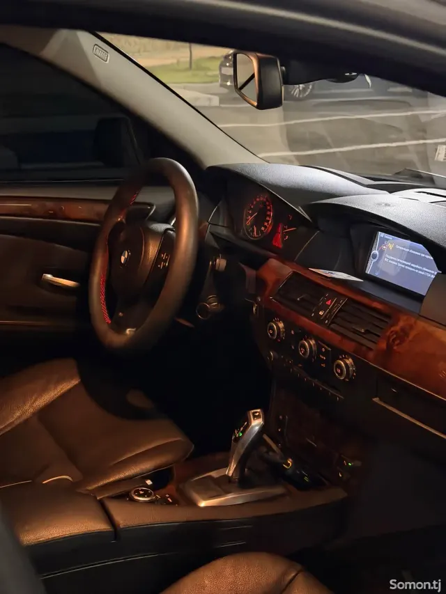 BMW 5 series 2010 · 3.0 AT