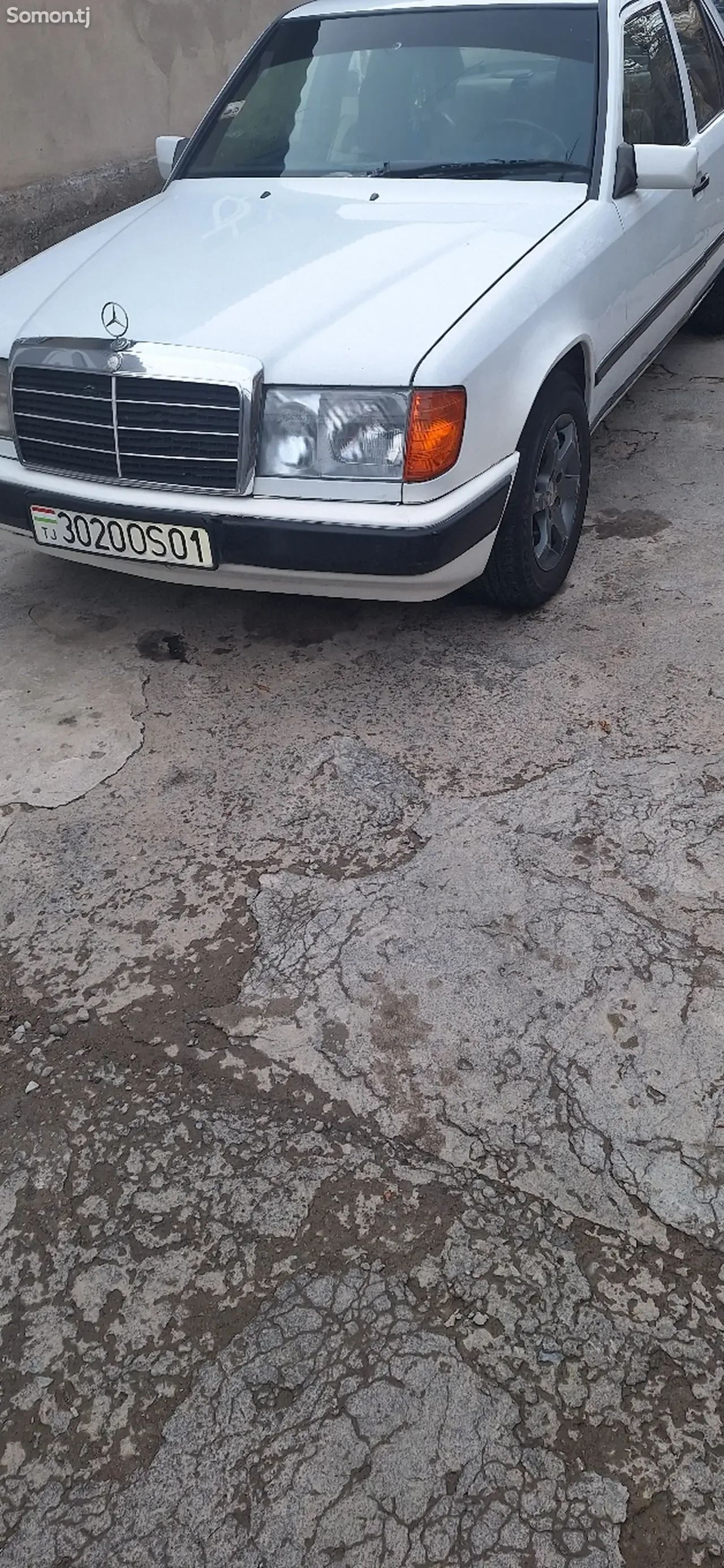 Mercedes-Benz W124 1989 · 2.5 MT