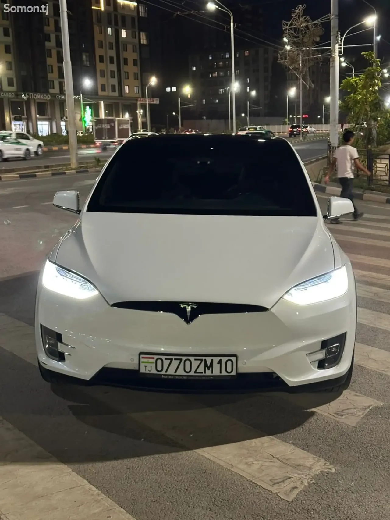 Tesla Model X 2019 · AT