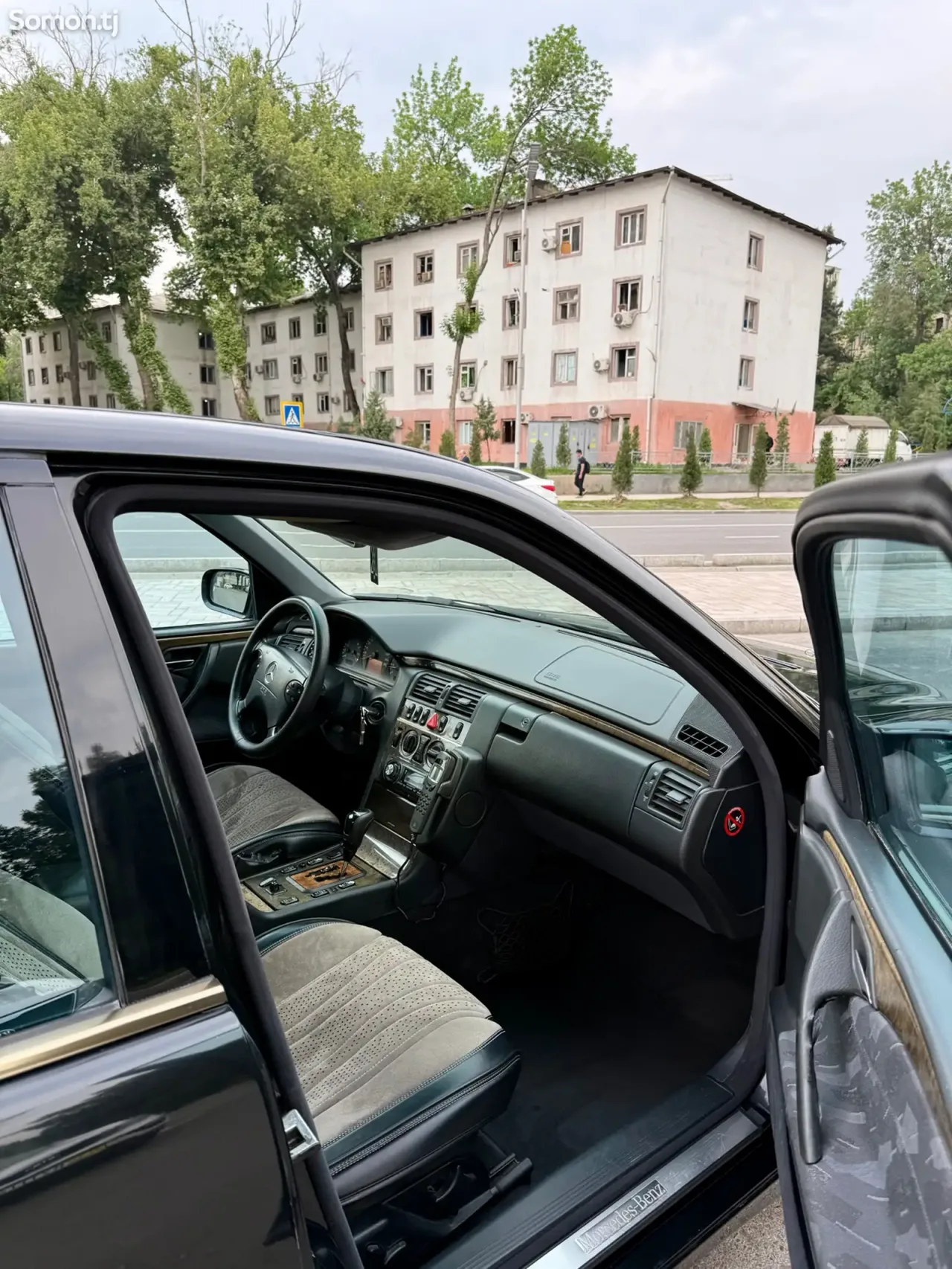 Mercedes-Benz E class 2001 · 2.3 AT