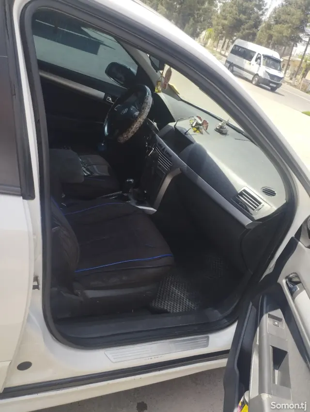 Opel Astra H 2008 · 1.6 AT