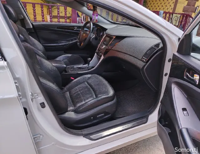 Hyundai Sonata 2011 · 2.0 AT