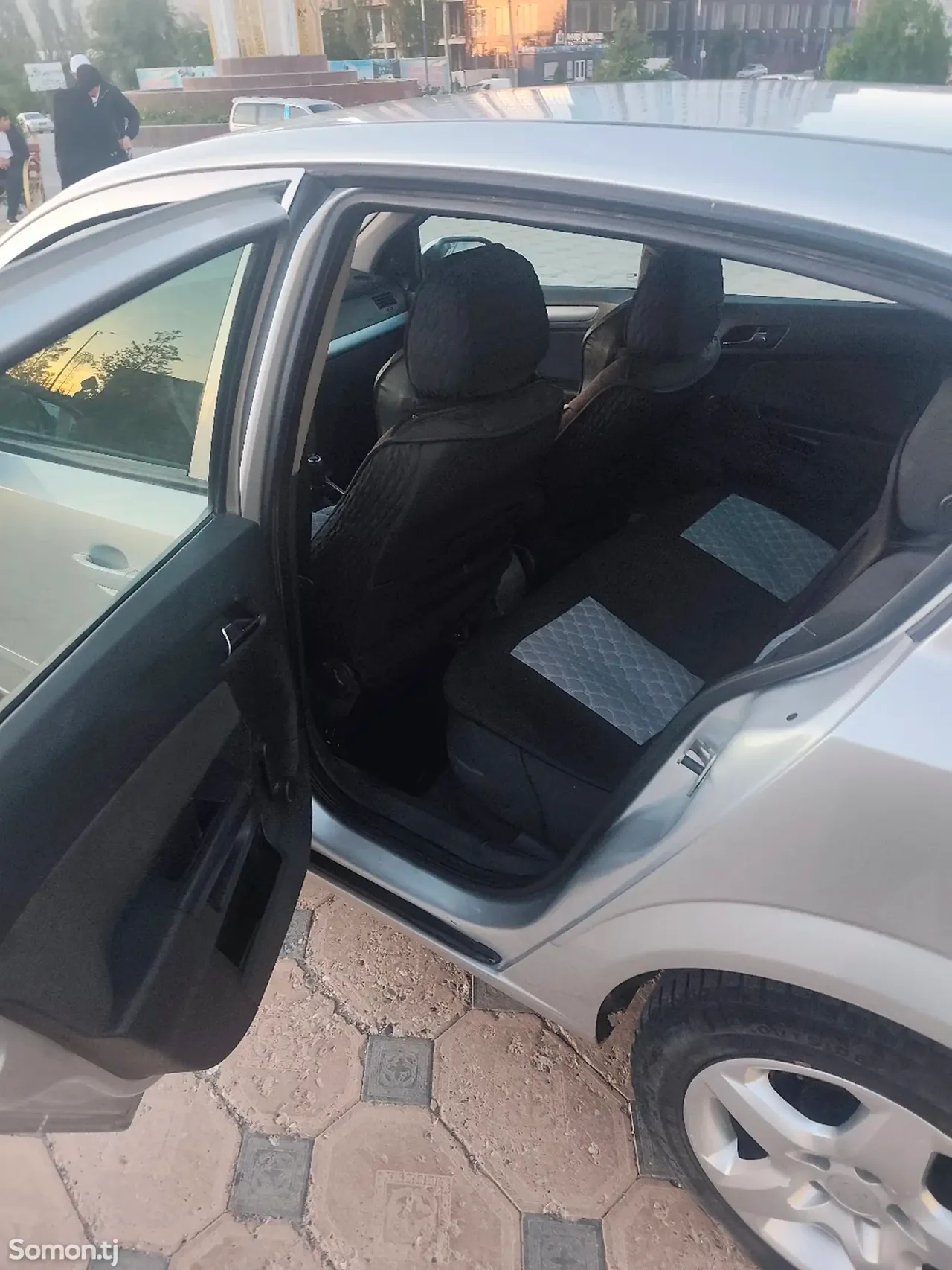 Opel Astra H 2006 · 1.6 MT