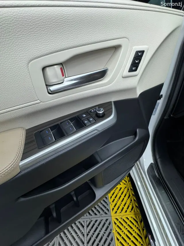 Toyota Sienna 2024 · 2.5 AT