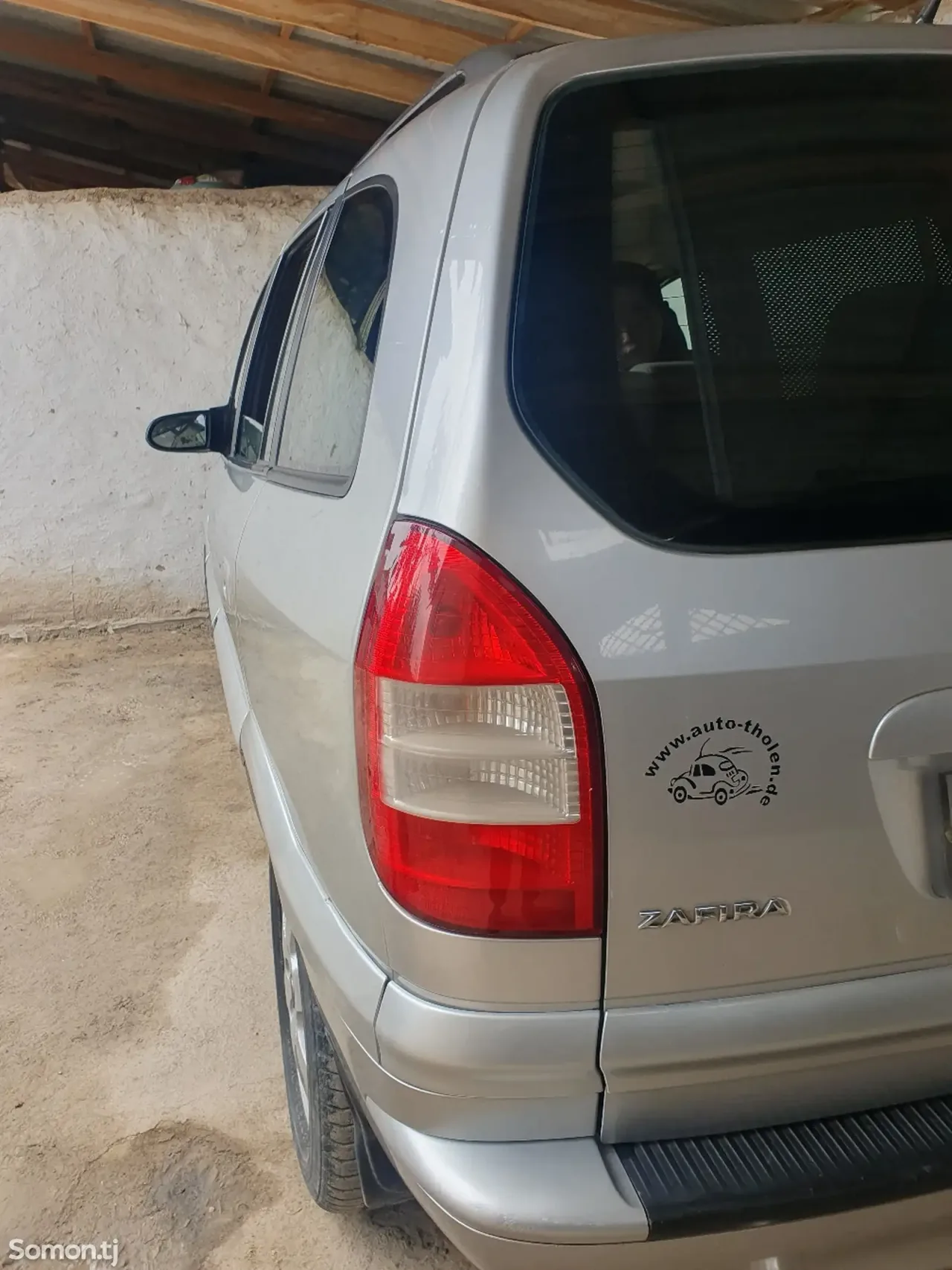 Opel Zafira 2004 · 1.6 MT