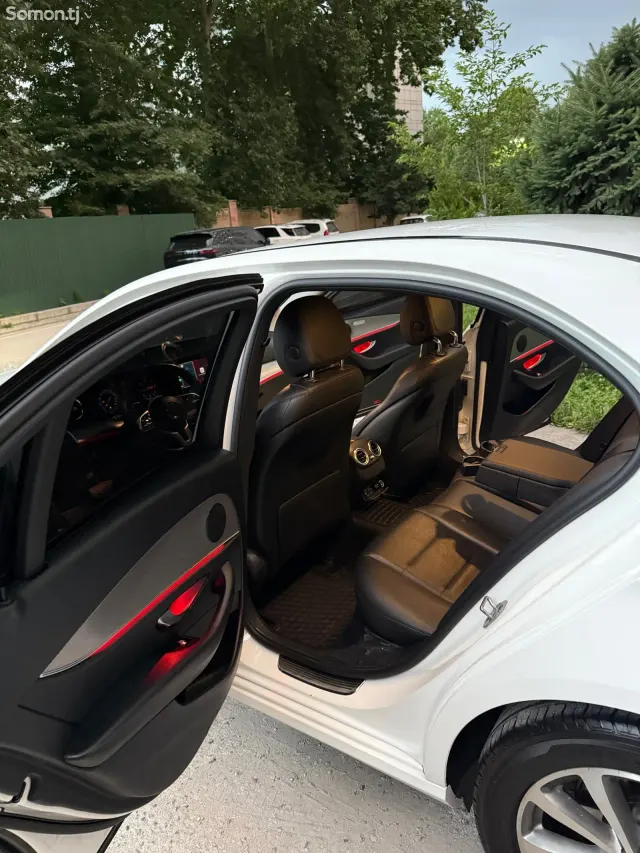 Mercedes-Benz E class 2018 · 2.2 AT