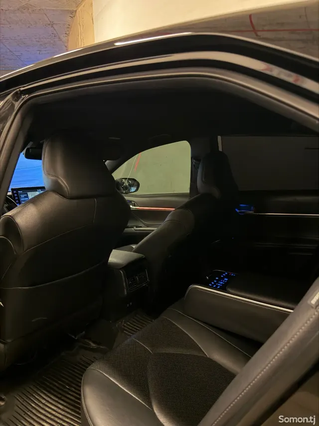 Toyota Camry 2022 · 3.5 AT
