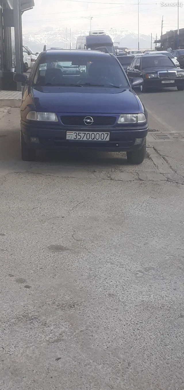 Opel Astra F 1996 · 1.6 MT