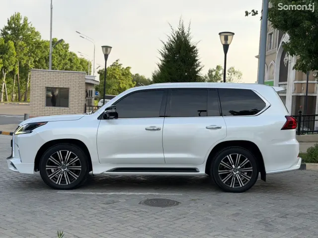 Lexus LX series 2019 · 5.7 AT
