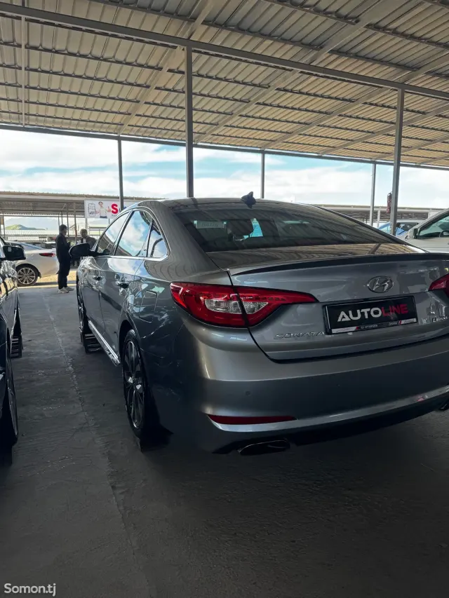 Hyundai Sonata 2015 · 2.4 AT