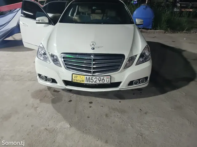 Mercedes-Benz E class 2011 · 3.5 AT