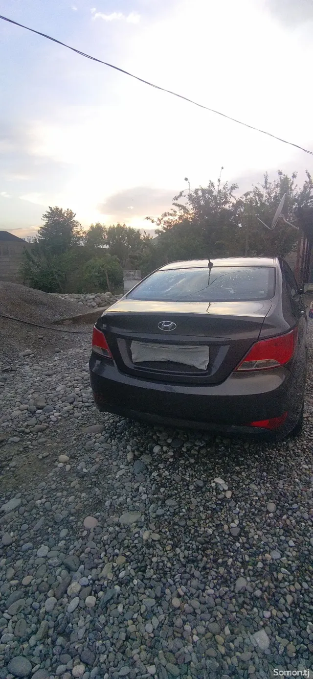 Hyundai Solaris 2015 · 1.6 AT