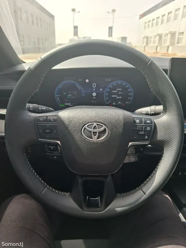Toyota Camry 2025 · 2.0 AT