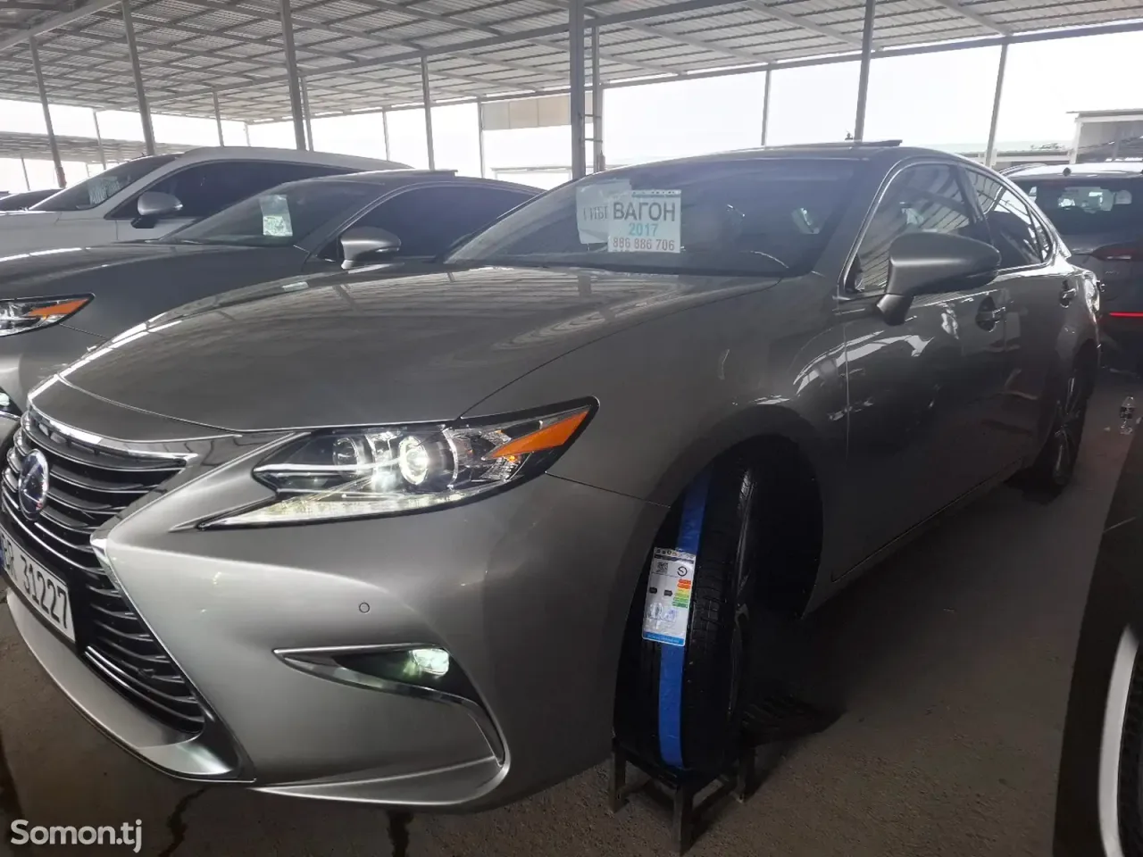 Lexus ES series 2017 · 2.5 AT