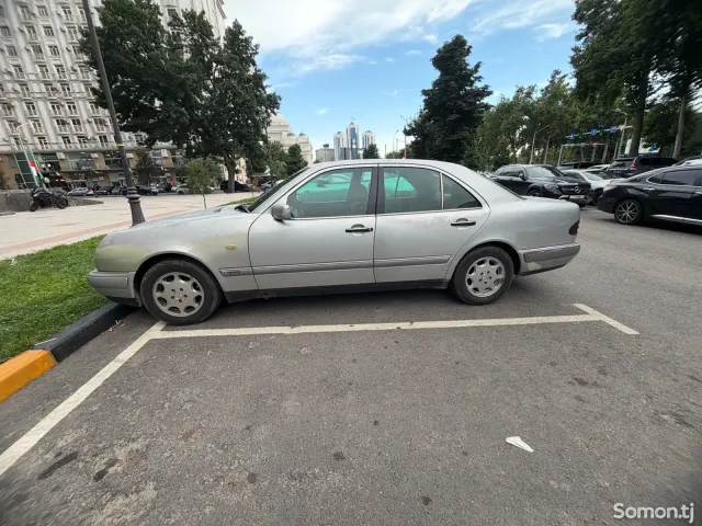 Mercedes-Benz E class 1997 · 2.3 AT