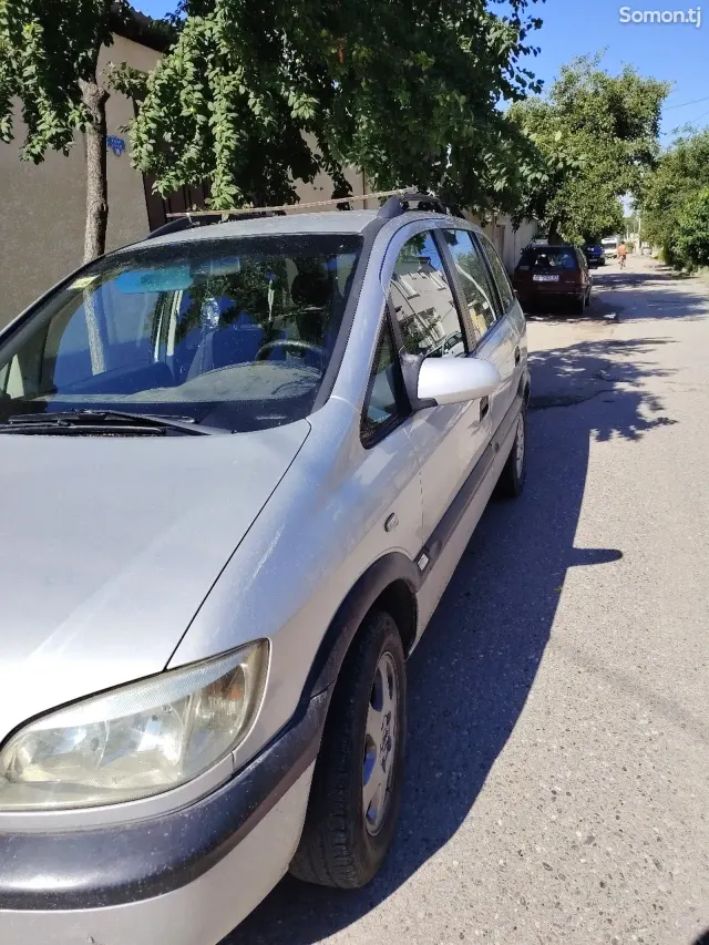 Opel Zafira 1999 · 1.6 MT