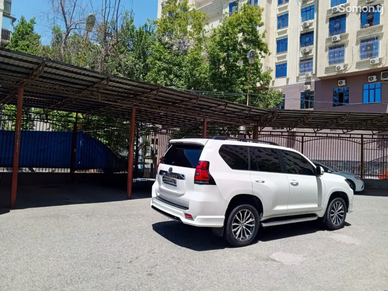 Toyota Land Cruiser Prado 2023 · 3.0 AT