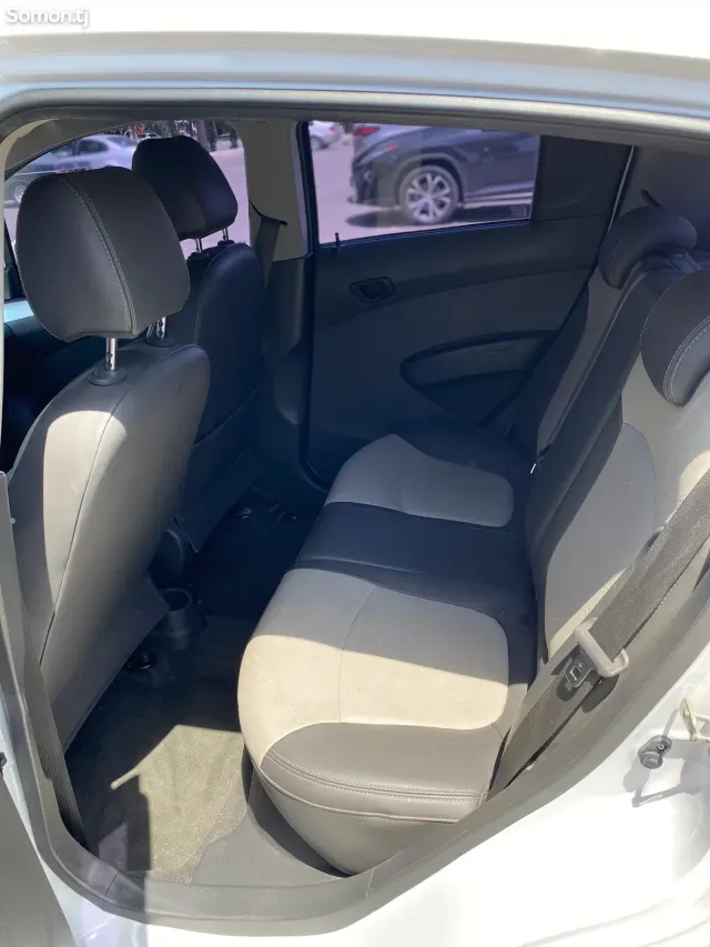 Chevrolet Spark 2014 · 1.0 AT